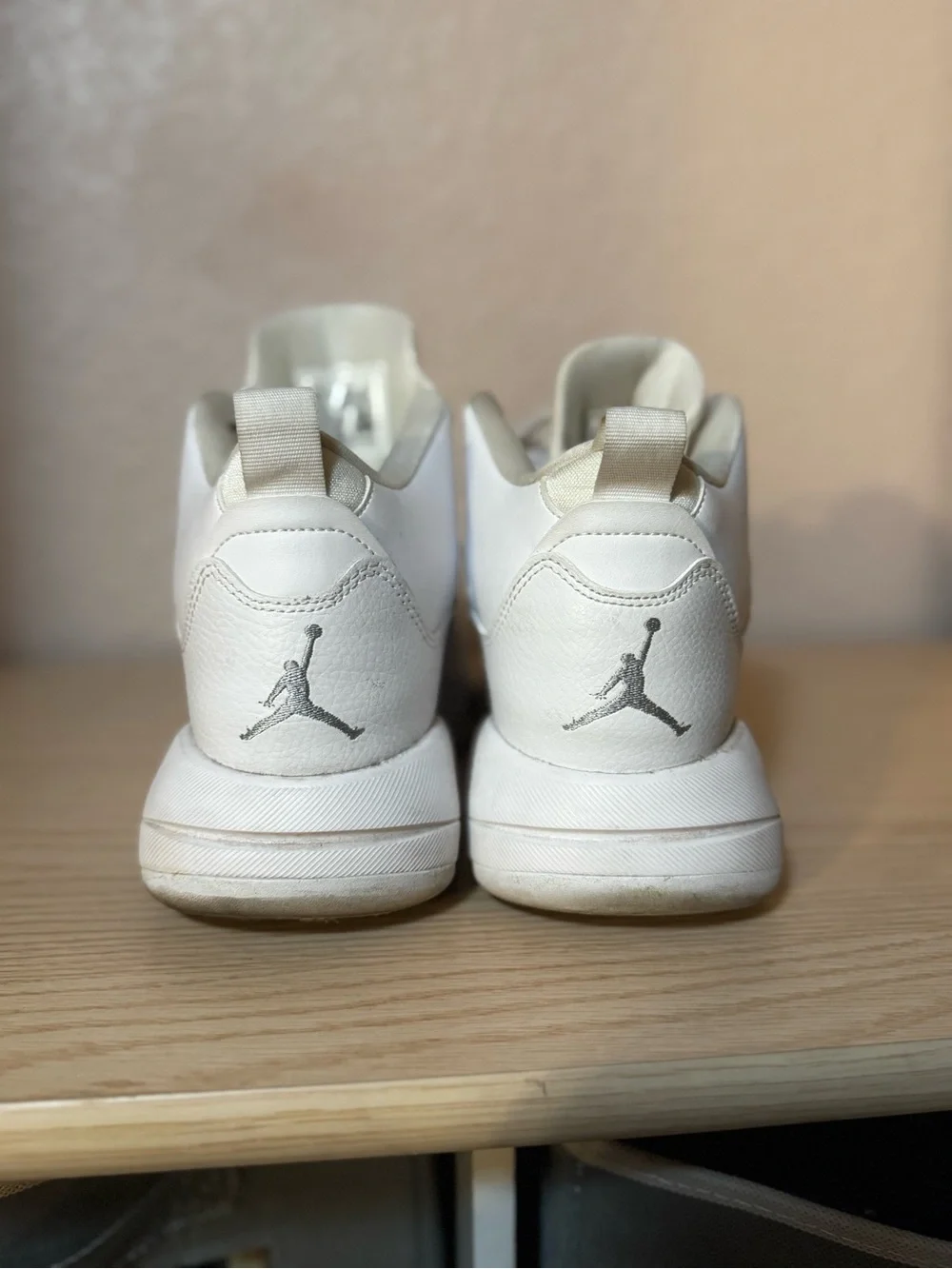Jordan clean white